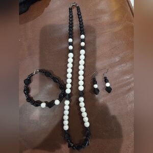 Black and White Beaded Jewelry Set - New